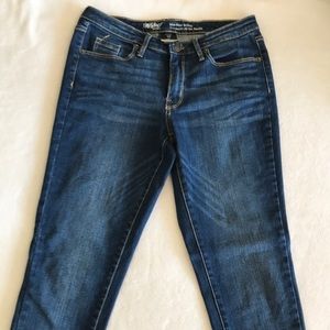 NWOT - mid rise slightly diestressed skinny.